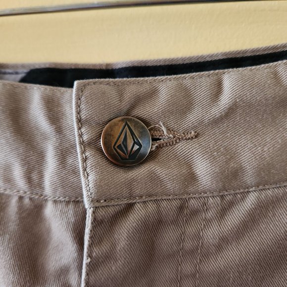 Volcom FRICKIN CHINO SHORT Men’s Khaki Shorts Size 36 waist, 10.5“ Inseam - Picture 2 of 11